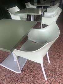 Tavoli bar con sedie