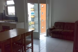 Bilocale con balcone, cantina e posto auto