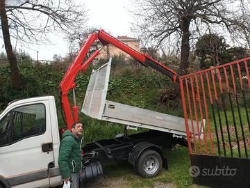 daily ribaltabile  trilaterale con gru ferrari 530