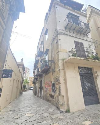 Piazza Olivella: Locale commerciale ideale per
