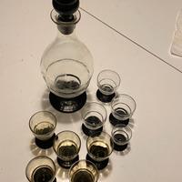 Vecchia Bottiglia da liquore con 9 bicchieri 1900