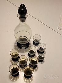 Vecchia Bottiglia da liquore con 9 bicchieri 1900