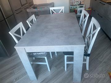 Tavolo da cucina con 5 sedie