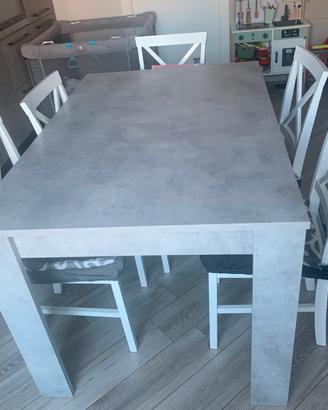 Tavolo da cucina con 5 sedie