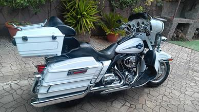 1 Harley Davidson electra glide 