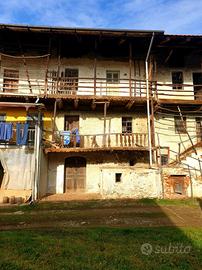 CASA SEMINDIPENDENTE A BARBANIA