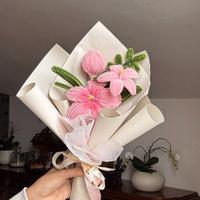 Bouquet di fiori fatto a mano con scovolini colora