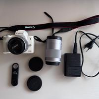 Canon EOS M50 bianca con 2 obiettivi e telecomando