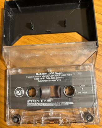 Solo mangiacassette usato  e tre cassette usate