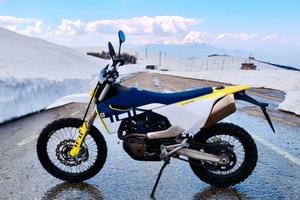 Husqvarna 701 Enduro del 2024 in eccellente stato