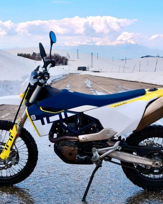 Husqvarna 701 Enduro del 2024 in eccellente stato