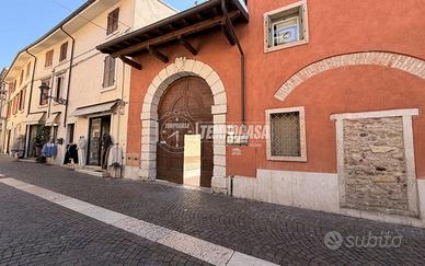 MONOLOCALE CON POSTO AUTO IN CENTRO STORICO