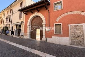 MONOLOCALE CON POSTO AUTO IN CENTRO STORICO