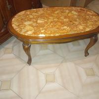 Tavolino con ripiano in marmo