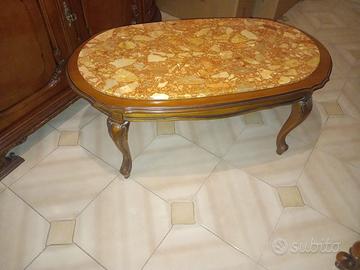 Tavolino con ripiano in marmo