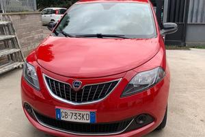 Lancia Y hybrid  My 2022 versione red life