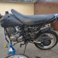 SUZUKI DR 125 SM
