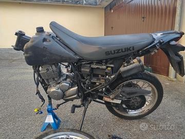 SUZUKI DR 125 SM
