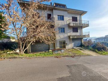 Appartamento di 176 m² con 5 locali e box auto dop