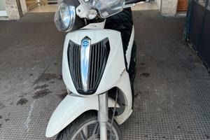 Piaggio carnaby 300