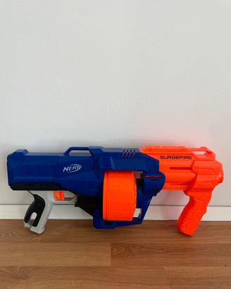 NERF ELITE SURGEFIRE HASBRO + 10 Freccette