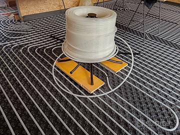 Distributore per tubi