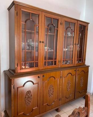 Mobili in legno e cucina a Gas