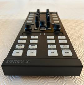 Native Instruments Traktor Kontrol X1 Mk2