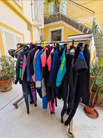 stock di attrezzatura subacquea usata.