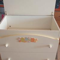 Mobiletto con cassettiera e vaschetta