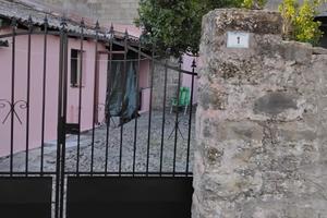 Casa su 2 livelli + cortile