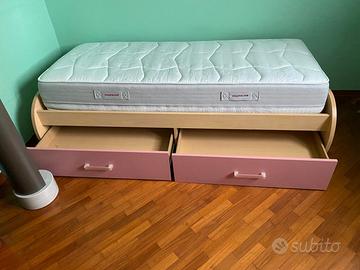 letto singolo bambina in legno con materasso