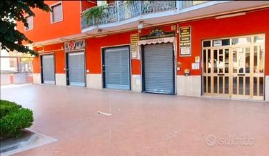 Negozi con 4 vetrine fronte strada Marigliano