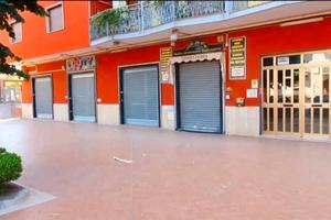 Negozi con 4 vetrine fronte strada Marigliano