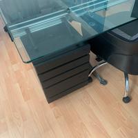 Scrivania in cristallo De Padova con 3 poltrone