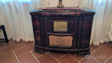 Mobile con radio con giradischi