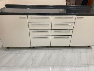 mobile da cucina con cassettiere