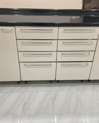 mobile da cucina con cassettiere