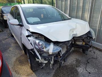 Ricambi HYUNDAI I30 CRDI 1396cc diesel del 2015
