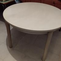 Tavolo da pranzo in legno .