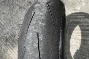 Gomme moto