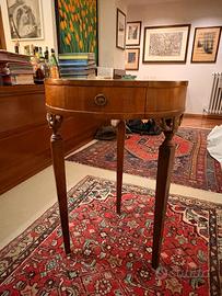 tavolo rotondo antiquariato