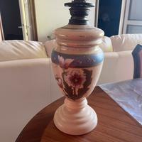 Lampada a petrolio in ceramica decorata a mano
