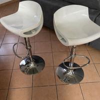 Sgabelli regolabili in altezza