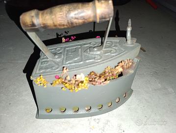 Ferro da stiro antico