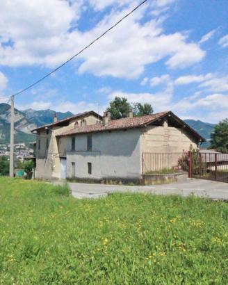 Rustico / Casale di 600 m² con più di 5 locali a O