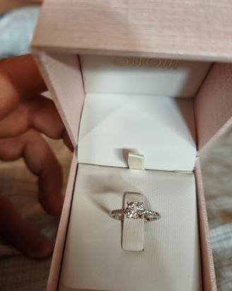 Anello con Diamante