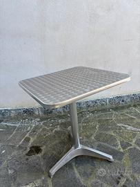 Tavolino in alluminio
