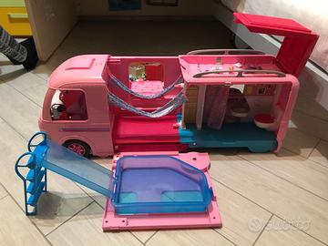 Camper di Barbie con accessori
