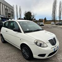 Lancia Ypsilon 1.2 69 CV Unyca